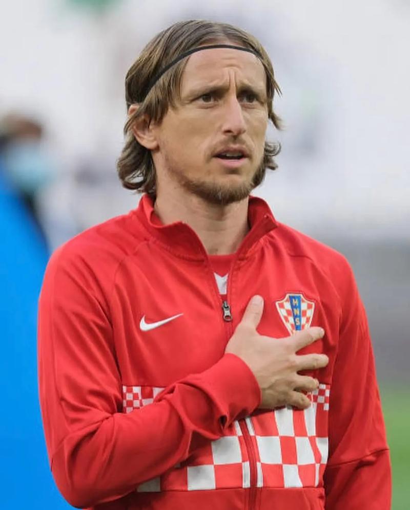 欧冠半场：蒂尔破门，阿尔瓦雷斯扳平，埃因霍温1-1马竞